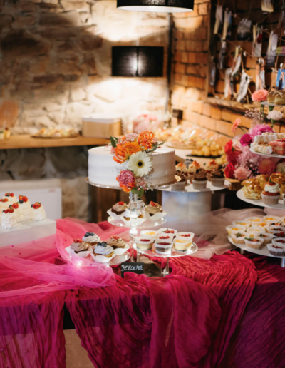 Dostatek svatební místo